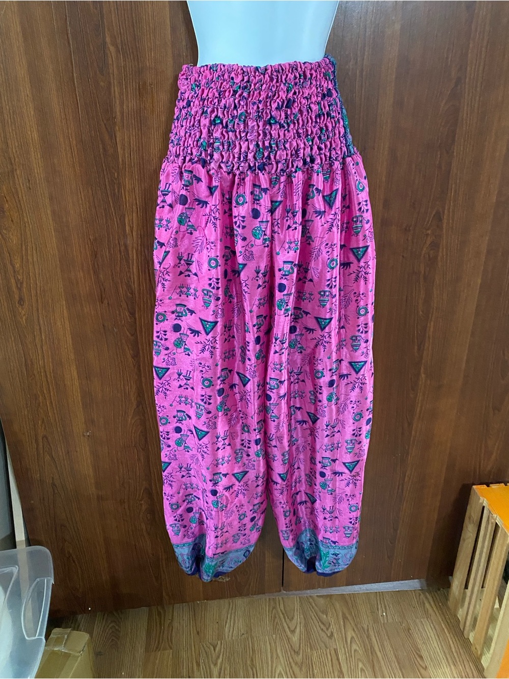 Wild Child women’s pnk Smocked Waist Harem Pants unsure of size see pics